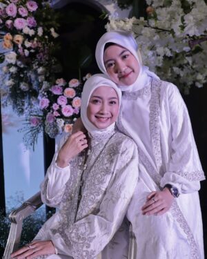 Desy Ratnasari Instagram - sering dibilang adik kakak….🤭🤣🙄😎 yakiiiin?????😅