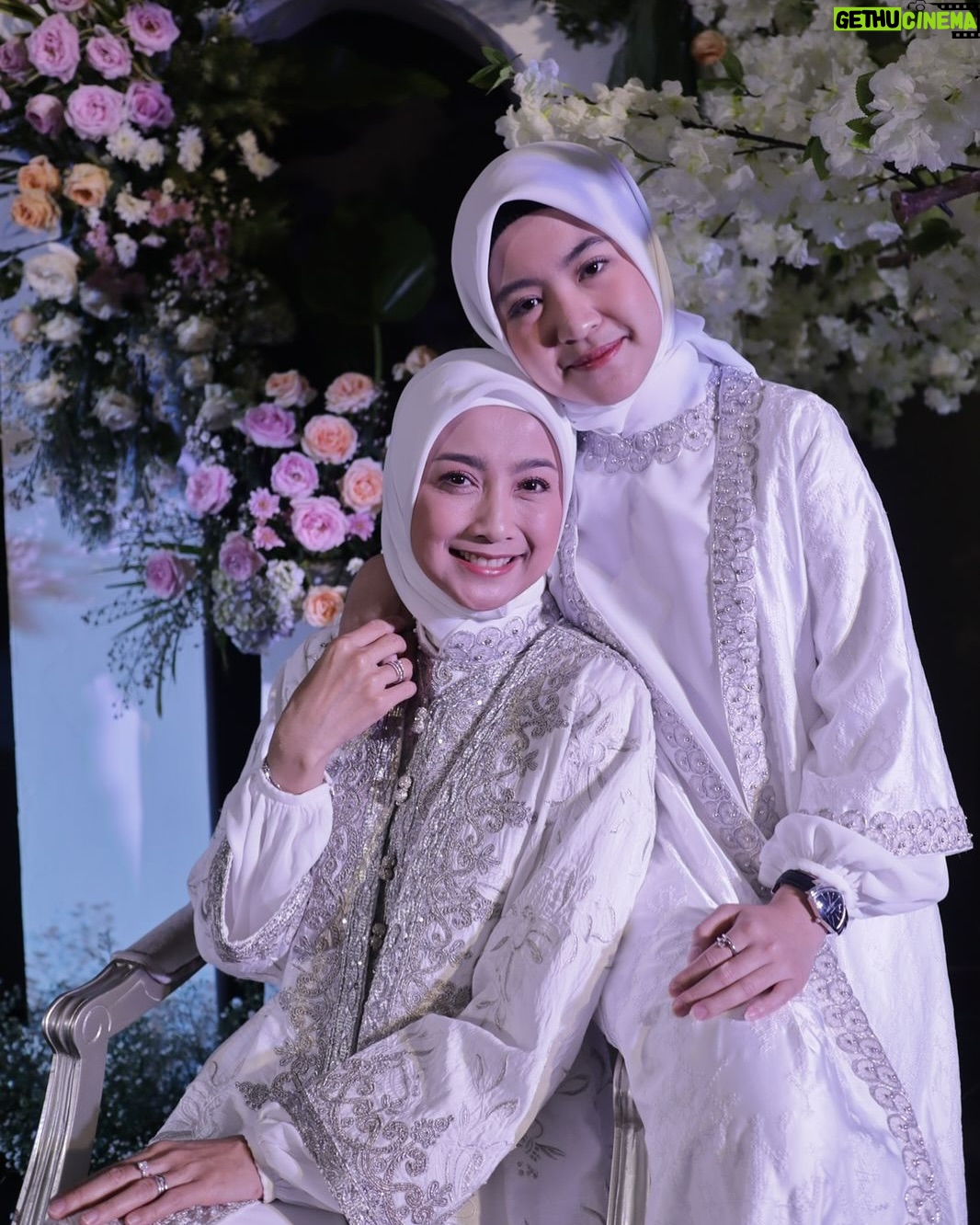 Desy Ratnasari - 19.1K Likes - sering dibilang adik kakak….🤭🤣🙄😎 yakiiiin?????😅