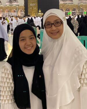 Desy Ratnasari Instagram - sering dibilang adik kakak….🤭🤣🙄😎 yakiiiin?????😅