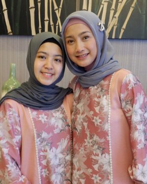 Desy Ratnasari Instagram - sering dibilang adik kakak….🤭🤣🙄😎 yakiiiin?????😅