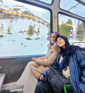 Desy Ratnasari Instagram - 💙