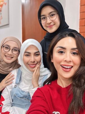 Desy Ratnasari Instagram - silaturahim…..happy….Alhamdulillah….💙
