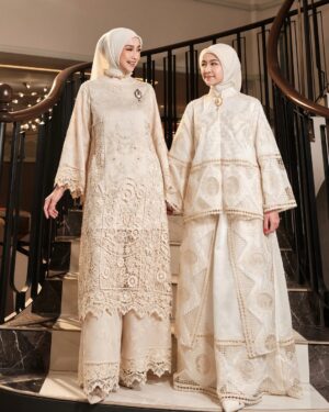 Desy Ratnasari Instagram - Hari Raya is an opportunity for Desy Ratnasari @desyratnasariterdepan to spend more time together with her daughter to strengthen their relationship. One simple way to do that is by wearing matching outfits from Ayu Dyah Andari’s Raya Collection to enliven the Hari Raya celebration. 

#byayudyahandari #RayaWithADA