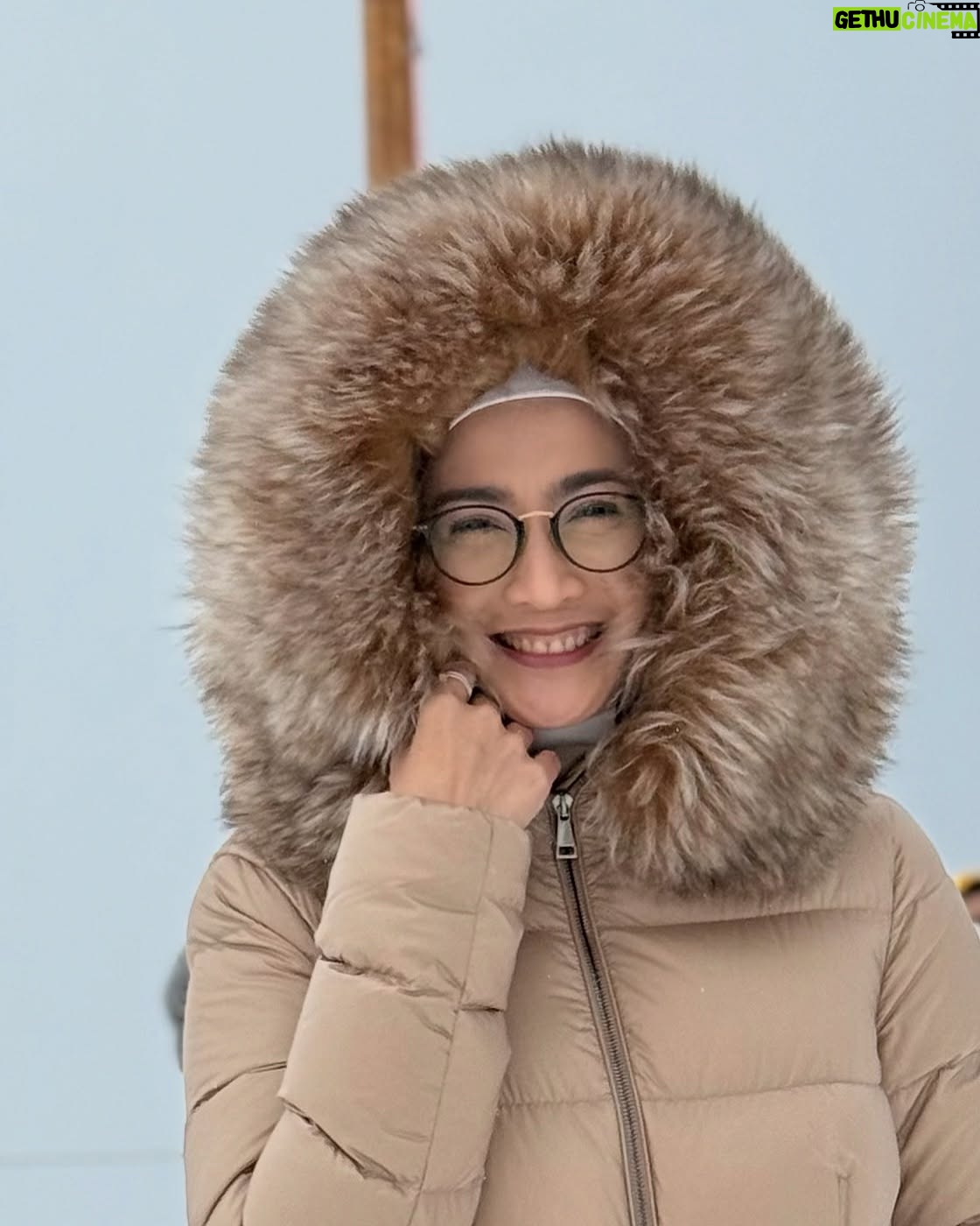 Desy Ratnasari - 8.6K Likes - selalu merasa muda dan segar kalau foto saat winter 😁🤣😎😜 betul apa benar???😁🤣🤣🤣