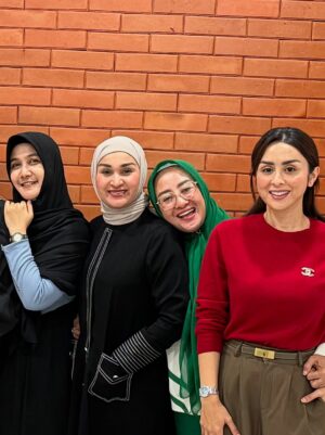 Desy Ratnasari Instagram - silaturahim…..happy….Alhamdulillah….💙