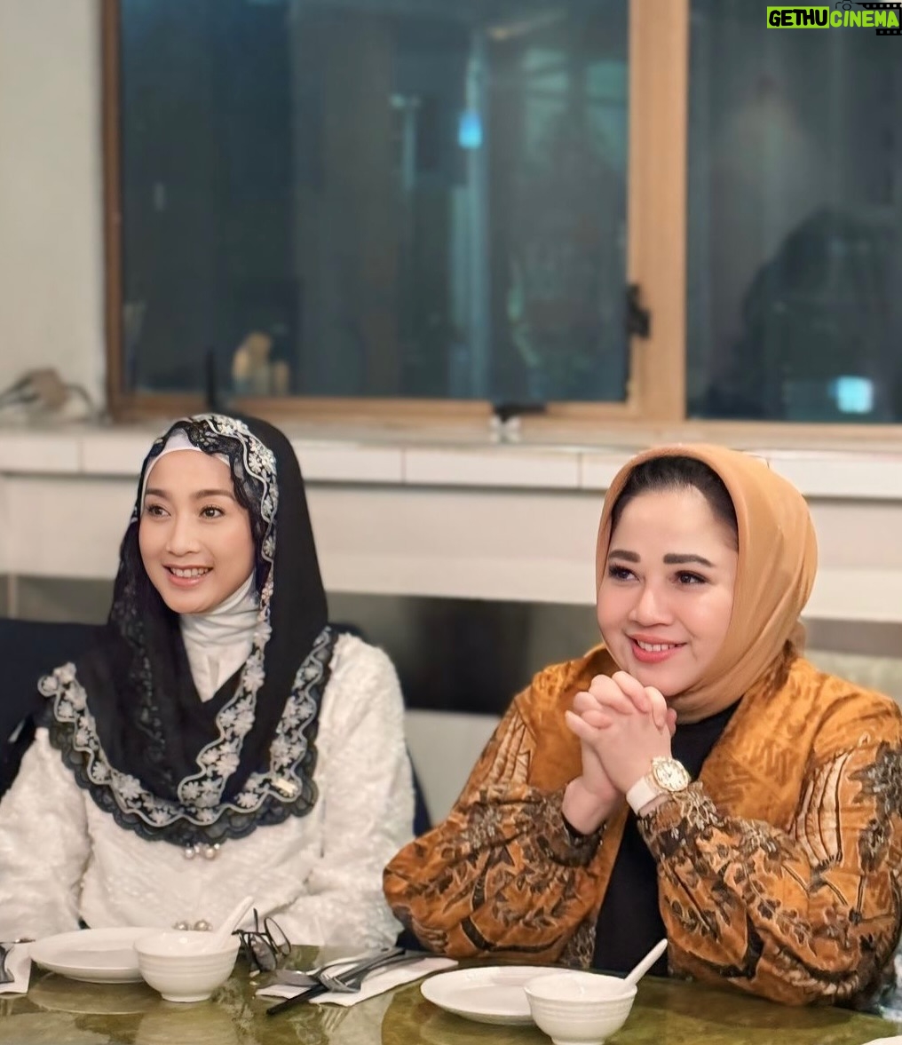 Desy Ratnasari - 3.1K Likes - we’re women….✊🏻💐💙