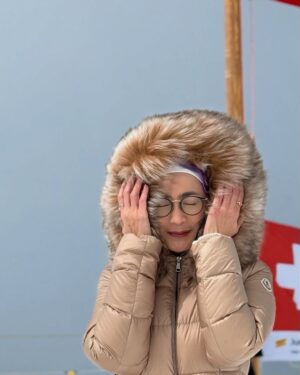 Desy Ratnasari Instagram - selalu merasa muda dan segar kalau foto saat winter 😁🤣😎😜 betul apa benar???😁🤣🤣🤣