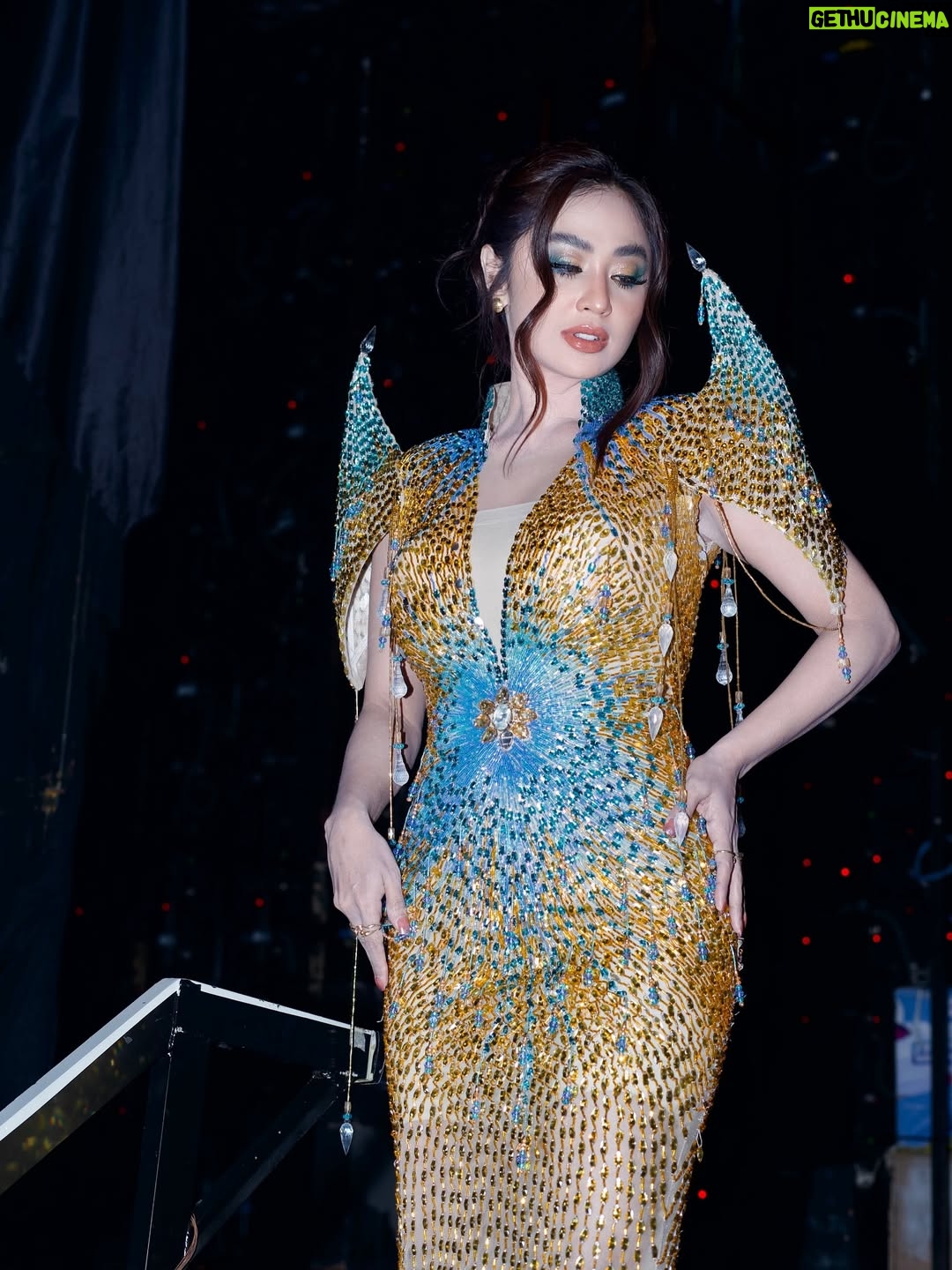 Dewi Perssik - 21K Likes - Build my own castle 👑

Top 22 Group 5  DA  Result 

Make Up By @oaby.abdullah 
Hair Do By @atar_alyinsky_siad 
Photo By @afiq_hadley 
Dress By @herrynadjaya 
Styling By @nisasyamofficial @nisasyammm 
Manager @fanniewidya 
Assistant @hann_fitri 
Team @herry_wahjad