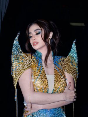 Dewi Perssik Instagram - Build my own castle 👑
Top 22 Group 5 DA Result
Make Up By @oaby.abdullah
Hair Do By @atar_alyinsky_siad
Photo By @afiq_hadley
Dress By @herrynadjaya
Styling By @nisasyamofficial @nisasyammm
Manager @fanniewidya
Assistant @hann_fitri
Team @herry_wahjad