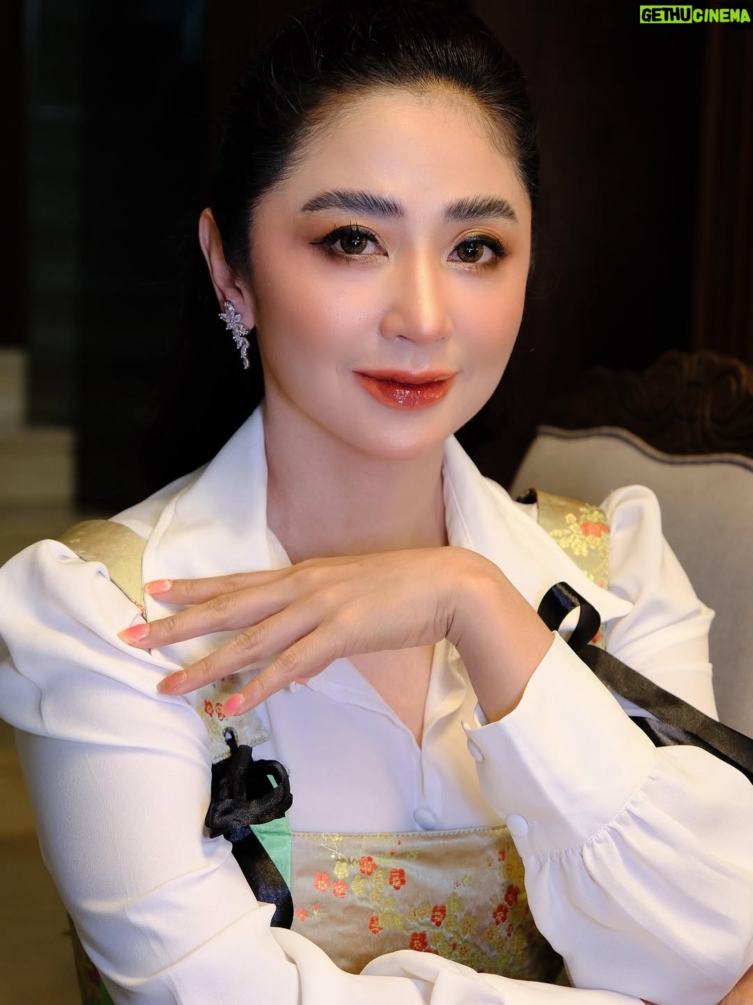 Dewi Perssik - 16.8K Likes - Hiiii warga jakarta… besok pagi kita tungguin yaaa di monas dalam acara TNI RUN pagiiiiii bingittttttt jam 06.00wib bersama keluarga besar TNI wuasekkk 🔥🔥🔥🔥🔥🔥🔥.