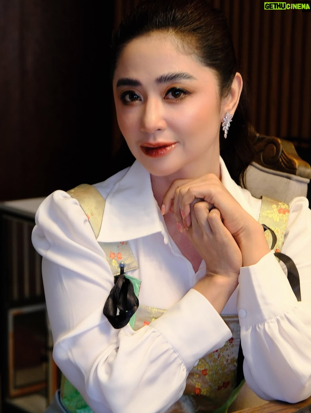 Dewi Perssik - 16.8K Likes - Hiiii warga jakarta… besok pagi kita tungguin yaaa di monas dalam acara TNI RUN pagiiiiii bingittttttt jam 06.00wib bersama keluarga besar TNI wuasekkk 🔥🔥🔥🔥🔥🔥🔥.