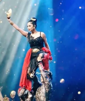 Dewi Perssik Instagram - Ok. Letās go in youtube.
Thank you everybody for making this rush passion project of mine possible š. Thank you ā¤ļøšš». Canāt wait next concert ššš
@sutanto_hartono
@mvj_entertainment
@mariafebryani05
@ad1bal
@makverazanobia
@sigitnugroho805
@hafnianggoro
@herry_wahjad
@bataviadancer
@ega.kazuhiko
@dededancing
@m_j4nn4
@fanniewidya
@bosski_entertainment
@enggisrh
@berkatkebaya
@ogund.oddity
@doesoen.project
@putrisanti030
@jezzkawaii
@regie_zhagie
@perlan86band
@basecampmilitarylifestyle
#startheater #singapore #concert #dewiperssik
