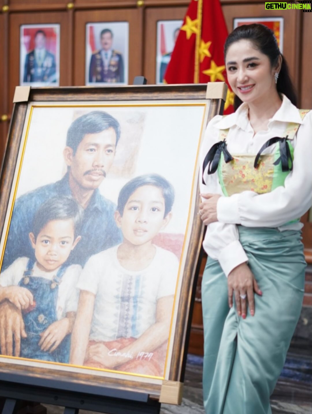 Dewi Perssik - 14.8K Likes - Trimakasih Bapak JENDERAL AGUS SUBIYANTO,S.E.,M.S.i., masyaallah.. alhamdulillah.. smoga Allah beri sehat dan selalu dalam lindungan Allah SWT. 🙏😇. 

#TNI #dewiperssik