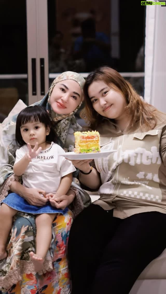 Dewi Perssik - 14.2K Likes - Barokah umur ya sayang.. Allah kasih kebahagiaan buat km dan suami sekeluarga ya sayang dunia akherat amin yarobbal alamin..😘❤️.

#sedehanaituindah