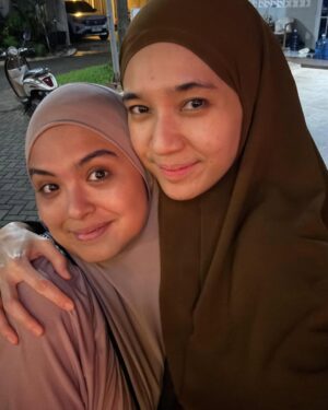 Dhini Aminarti Instagram - Semoga Allah selalu jaga kita 🤏🏻🤗🤗