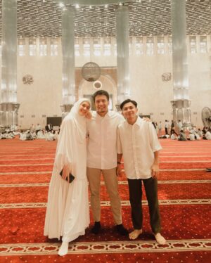Dhini Aminarti Instagram - Alhamdulillah SAH,samawa yaa broo @arbaniyasiz & @raissarmdhn 💐🫰🏻✨
