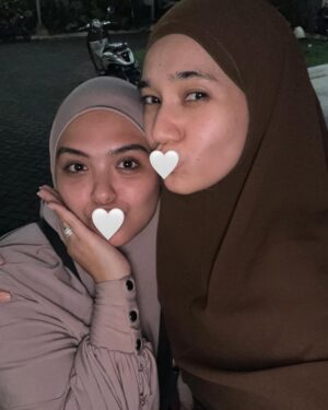 Dhini Aminarti Instagram - Semoga Allah selalu jaga kita 🤏🏻🤗🤗