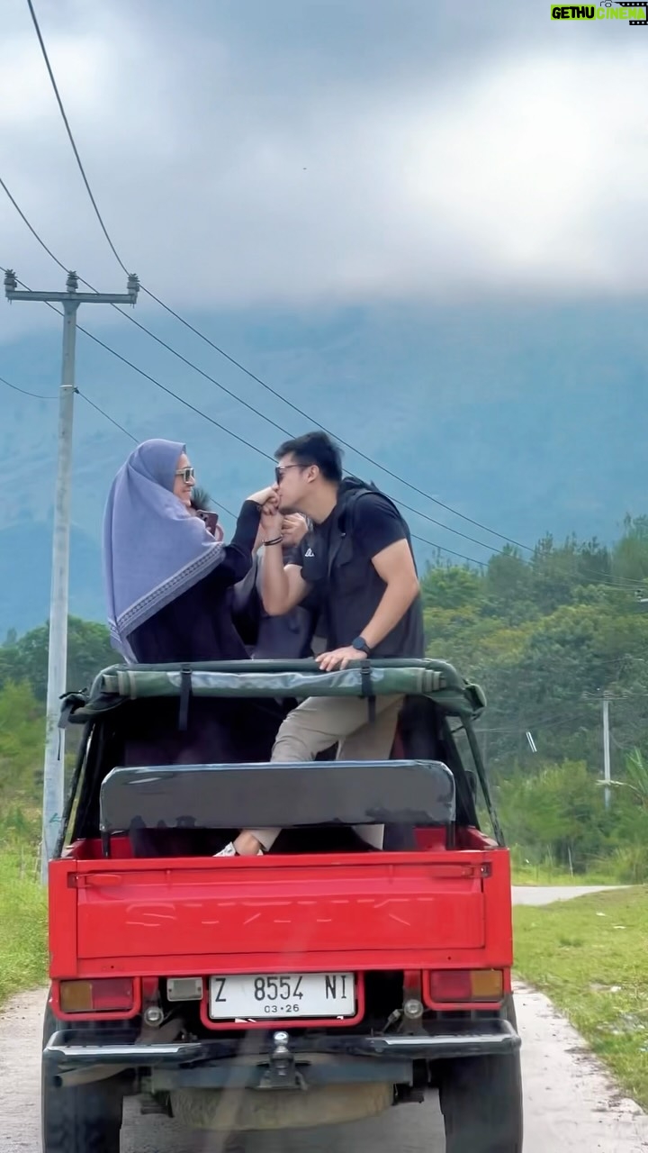 Dhini Aminarti - 16.6K Likes - Yuk, kemana lagi kita sayang? ☺️😍