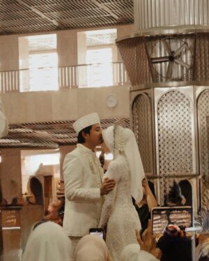 Dhini Aminarti Instagram - Alhamdulillah SAH,samawa yaa broo @arbaniyasiz & @raissarmdhn 💐🫰🏻✨