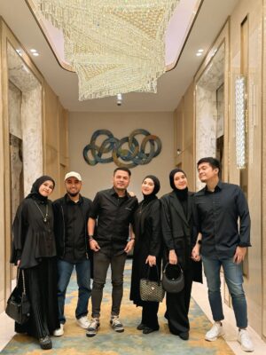 Dhini Aminarti Instagram - ♡ TRIPLE date 🖤 Beauty in Black 🖤
🤍MasyaAllah Tabarakallah ♡