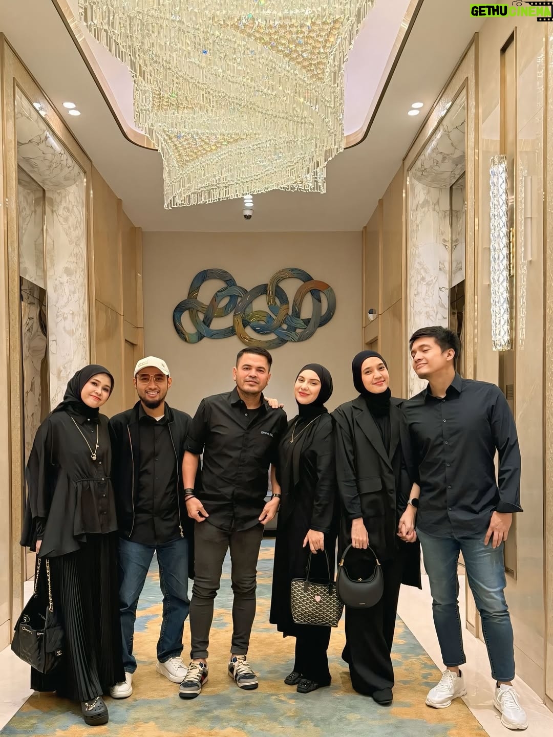Dhini Aminarti - 78.9K Likes - ♡ TRIPLE date 🖤 Beauty in Black 🖤

🤍MasyaAllah Tabarakallah ♡