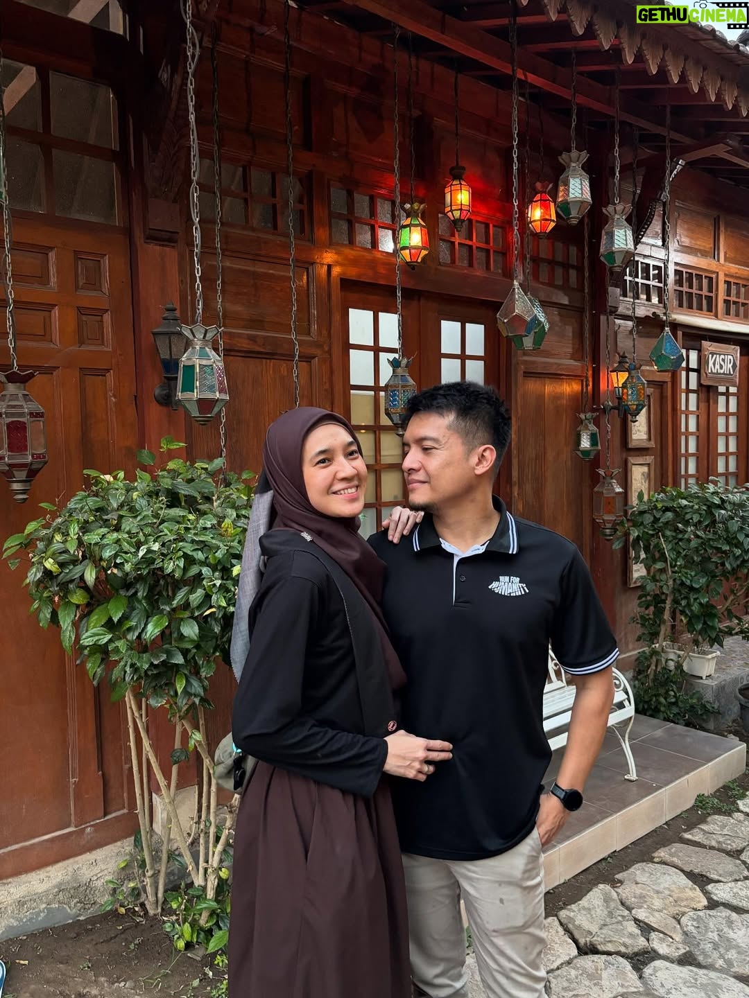Dhini Aminarti - 25.3K Likes - Ketemu orang yang se visi misi ga mudah
Tapi percaya, Allah akan temukan kita dengan orang yang tepat ☺️