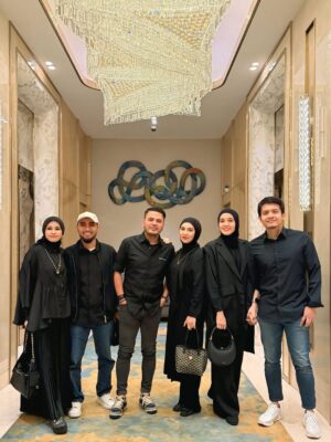 Dhini Aminarti Instagram - ♡ TRIPLE date 🖤 Beauty in Black 🖤
🤍MasyaAllah Tabarakallah ♡