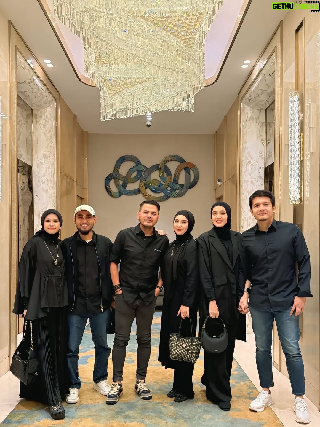 Dhini Aminarti - 78.9K Likes - ♡ TRIPLE date 🖤 Beauty in Black 🖤

🤍MasyaAllah Tabarakallah ♡