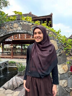 Dhini Aminarti Instagram - Ketemu orang yang se visi misi ga mudah
Tapi percaya, Allah akan temukan kita dengan orang yang tepat ☺️
