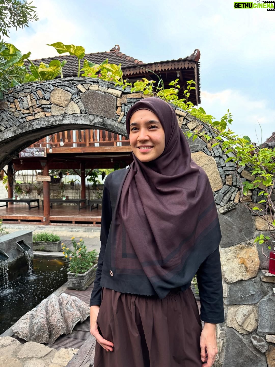 Dhini Aminarti - 25.3K Likes - Ketemu orang yang se visi misi ga mudah
Tapi percaya, Allah akan temukan kita dengan orang yang tepat ☺️