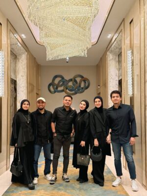 Dhini Aminarti Instagram - ♡ TRIPLE date 🖤 Beauty in Black 🖤
🤍MasyaAllah Tabarakallah ♡