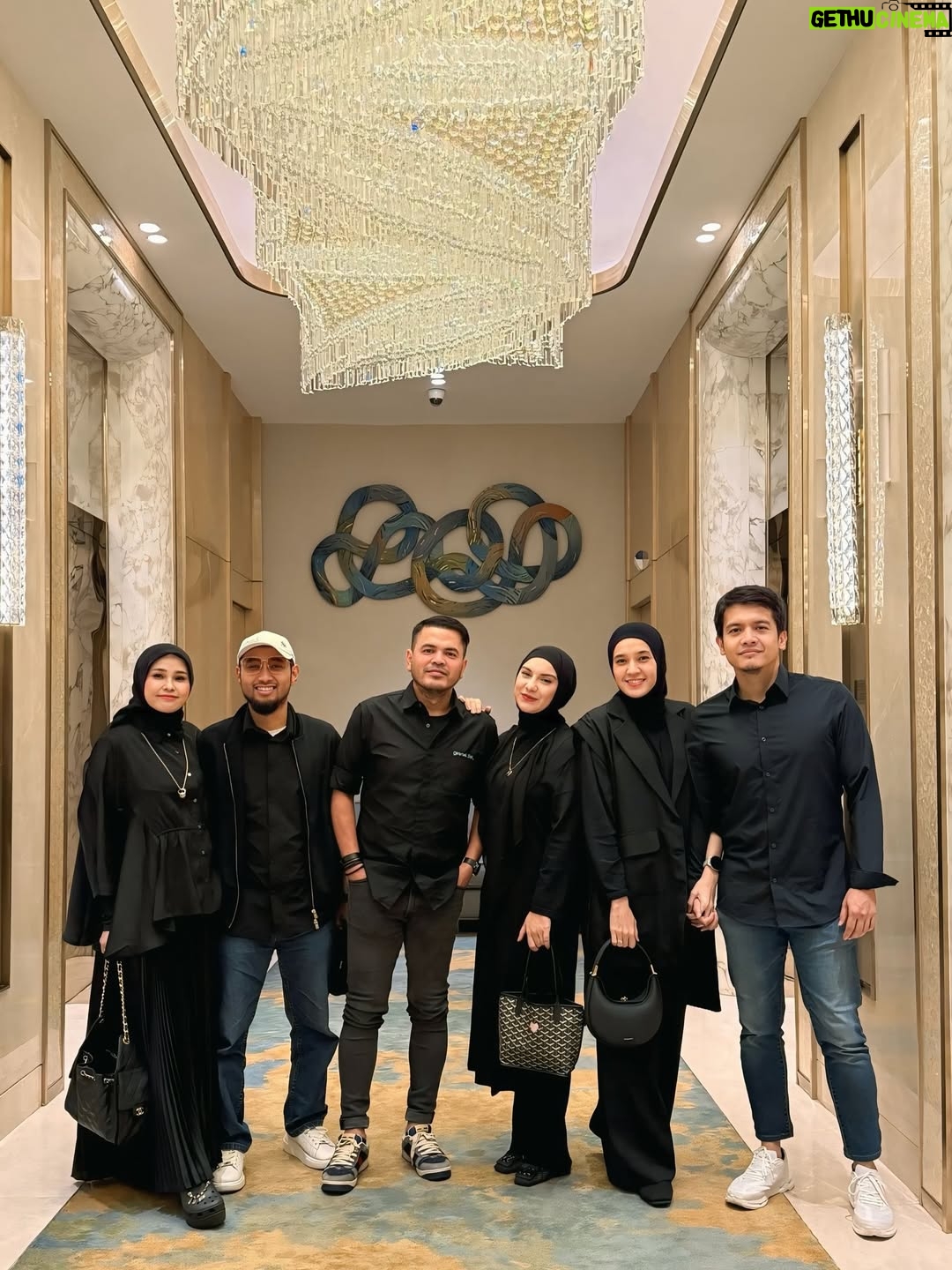 Dhini Aminarti - 78.9K Likes - ♡ TRIPLE date 🖤 Beauty in Black 🖤

🤍MasyaAllah Tabarakallah ♡