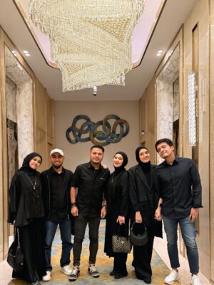Dhini Aminarti Instagram - ♡ TRIPLE date 🖤 Beauty in Black 🖤
🤍MasyaAllah Tabarakallah ♡