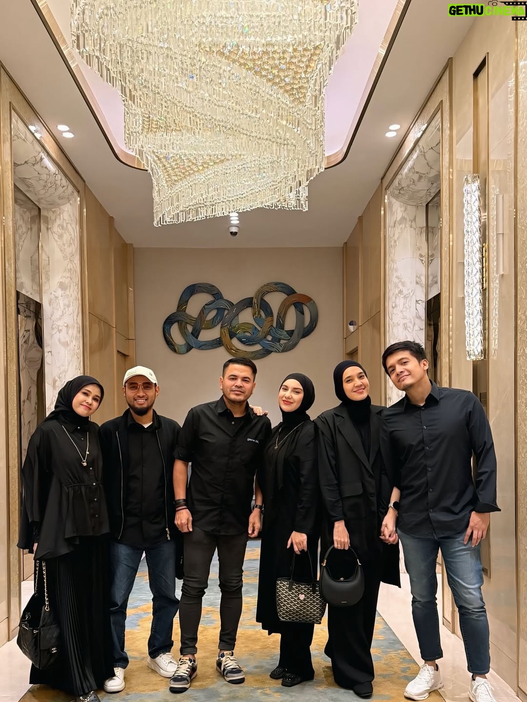 Dhini Aminarti - 78.9K Likes - ♡ TRIPLE date 🖤 Beauty in Black 🖤

🤍MasyaAllah Tabarakallah ♡