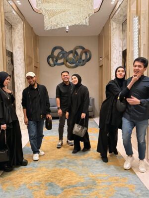 Dhini Aminarti Instagram - ♡ TRIPLE date 🖤 Beauty in Black 🖤
🤍MasyaAllah Tabarakallah ♡