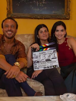 Diana Hoyos Instagram - Feliz de hacer parte de este proyecto tan lindo y compartir con personas maravillosas !!
@antoniocantillochavez @claudiapedrazza