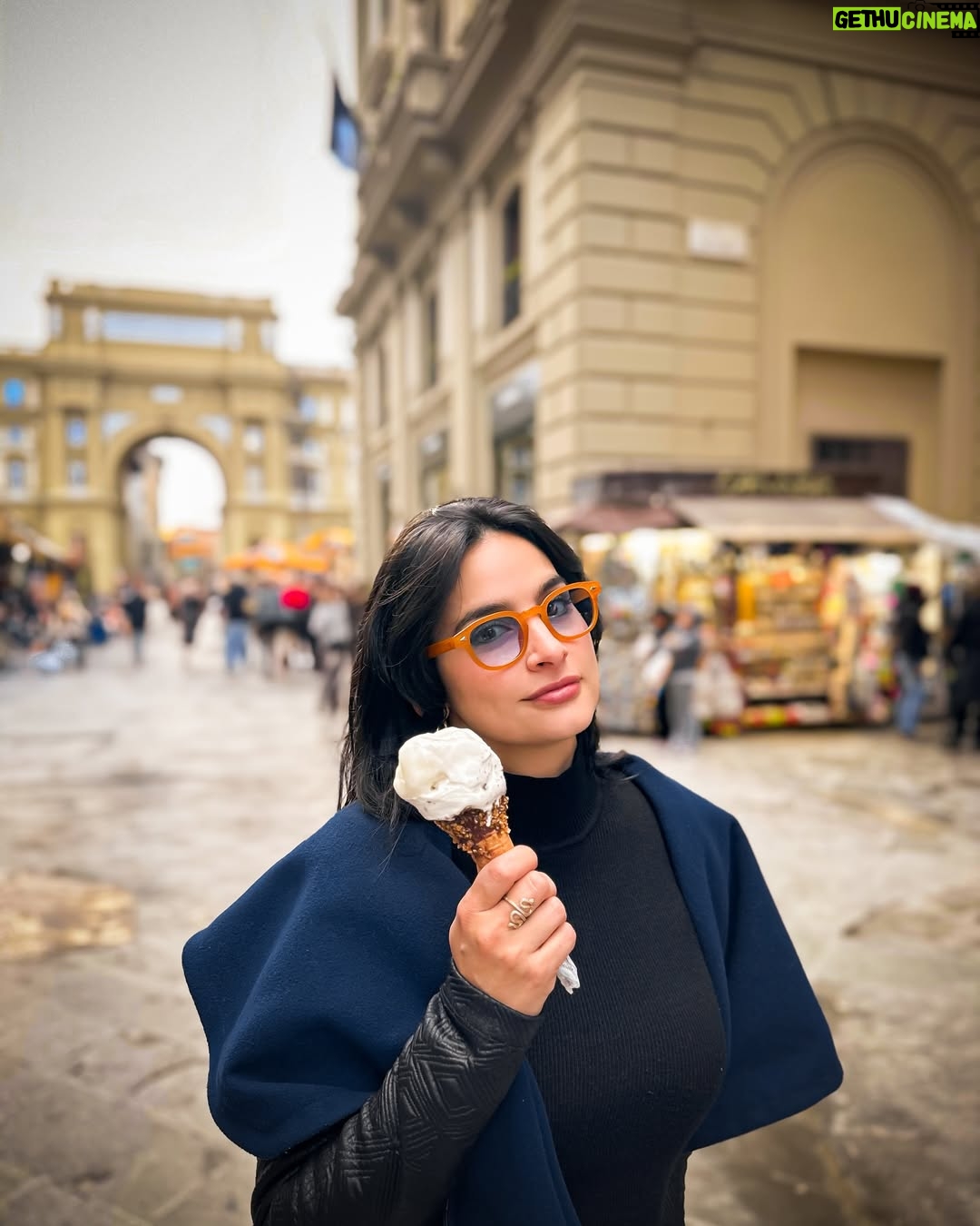 Diana Hoyos - 16.2K Likes - Day 3 …. Un poco de la bella Florencia ! 
Arte,helados, música y buen humor !!!