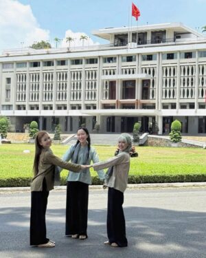 Dieu Nhi Instagram - ❤️ Kỷ niệm 50 Năm Ngày Giải Phóng Miền Nam , Thống Nhất Đất Nước ( 30/4/1975-30/4/2025) cùng đồng chí Yến và đồng chí Hậu 🥰
#diệunhi #hậuhoang #dươnghoàngyến