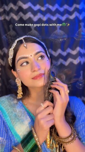 Diksha Bhatia Instagram - Hacks don’t always work🥹 but I loved the final look🦚✨

What do you guys think?🪷

[ gooi dots , makeup hack , failed hack , bloopers , radha look , Janmastami , kumkum hack ]

#reels #makeuphack #explore #bloopers #trending #trendingnow #wokisnahai #radha #radharani #makeuptutorial #gopidots #reelsindia #reelsinstagram #fyp