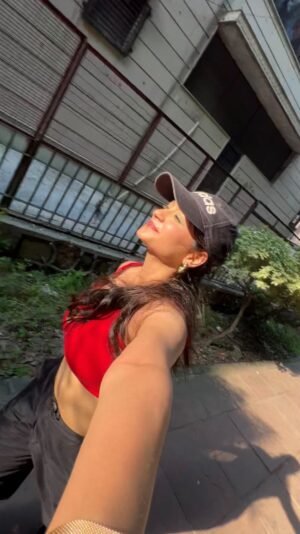 Diksha Bhatia Instagram - Happy Sunday Cuties❤️☀️

Some days won’t feel great on their own… so go do that one thing you’ve been putting off and make it better✨

[ self love , motivation , good day vibes , positivity , optimism , happy ]

#motivation #motivationforlife #sundaymornings #happy #reels #goodday #positivemindsets #selflove #selfcare #wellness #happiness #explore #trendingnow #viralvideos #reelit