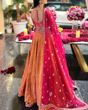 Diksha Bhatia Instagram - Pardesiya…🕊️✨

Outfit: @the.behati 

[ wedding season , wedding outfit inspiration , banarasi lehenga , lehenga inspo , wedding fashion ]

#explore #weddingoutfits #weddingoutfitinspo #banarasi #lehengainspiration #weddingseason #outfitinspo #bridesmaids #pardesiya #paramsundari