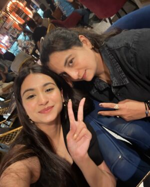 Diksha Bhatia Instagram - With my forever favourites❤️🫂

📍: @somewhere_delhi 
@yoy.media 

[ family time , family dinner , mom’s birthday , happy moments , grateful , cute cafe in delhi ]

#explore #delhicafes #familylove #familytime #funtimes #photodump #birthdaynight