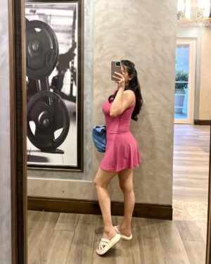 Diksha Bhatia Instagram - Pool day with chatpate songs and my chatpati girls🏊♀️👯♀️💗
Top & Pants- @hm
Swimsuit- @decathlonsportsindia
#explore #poolday #girlsdayout #bestfriends #pinklips #mirrorselfies #swimsuit #girlgang #photodump