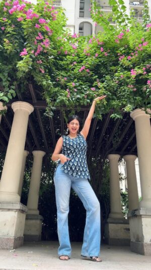 Diksha Bhatia Instagram - Maane na besharam💟🌷

Dc: @_.ridhiii_08 

[ dance video , dance trend , indian wear , ethnic look , fun dance , bollywood dance ]

#reels #dance #bollywood #dancetrend #trendingnow #viraldance #explore #traditional #desilook #dilkajohaalhai #reelsinstagram #fyp