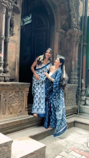 Diksha Bhatia Instagram - To चले फिर??? ☕️🌸💕 Tag and share with your महिला मित्र 🫶
🎥Video credits: @iam_shubhamrajput_
#explorepage✨ #trendingreels #trendingsongs #trending #chai #explorepage #female #femalefriendship #mahilamittar❤️👀🎀 #girlfriendship #oldschoolmusic #oldschool #relatable