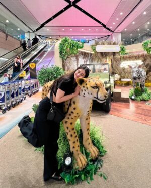 Diksha Bhatia Instagram - Boarding my dreams✈️✨

📍: @changiairport 

[ singapore airport , airport ootd , all black fit inspo , vacation , travel look ] 

#explore #airportlook #travel #ootd #singaporeairport #changiairport #fypシ