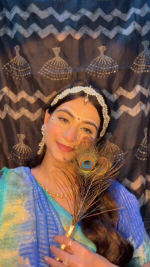 Diksha Bhatia Instagram - Kanha so jaa zara🦚🪈✨

[ transition , janmashtami , radha , makeup transformation , trending ]

#reels #janmashtami #krishna #kanha #makeupinspo #reelsinstagram #transition #transitionreels #viralreels #trendingnow #radharani #reelit #fypシ