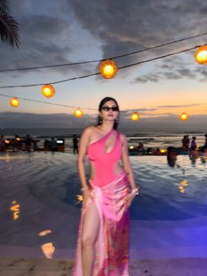 Diksha Bhatia Instagram - What a crazy night at @finnsbeachclub 🪩💕⚡️
Swimwear: @tizzi.official
#photodump #balinightlife #finnsbeachclub #bali #outfitoftheday #explore #vacation #styleinspo