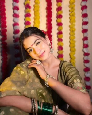 Diksha Bhatia Instagram - Agle baras aana hai, aana hi hoga🥹🙏🏻✨
Jewellery: @olivearajewels 💕
Outfit: Mom’s wardrobe 🤭
#ganpatibappa #ganpatibappamorya #ganpativisarjan #ganeshchaturthi #explore