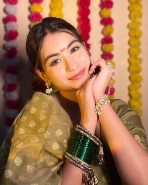 Diksha Bhatia Instagram - Agle baras aana hai, aana hi hoga🥹🙏🏻✨
Jewellery: @olivearajewels 💕
Outfit: Mom’s wardrobe 🤭
#ganpatibappa #ganpatibappamorya #ganpativisarjan #ganeshchaturthi #explore